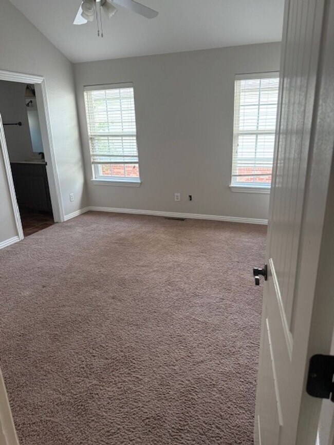 Building Photo - Nice home in west Fayetteville