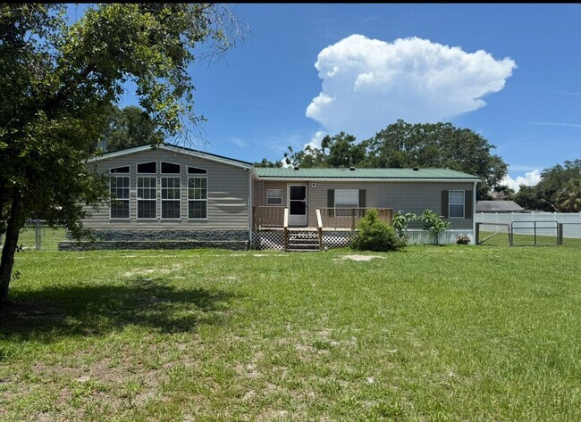 Foto del edificio - 3 Bedroom / 2 Bath House On A Acre