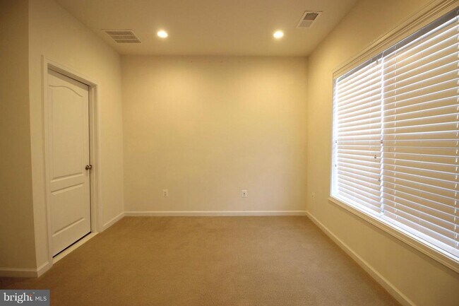 Foto del edificio - 43125 Shore Square