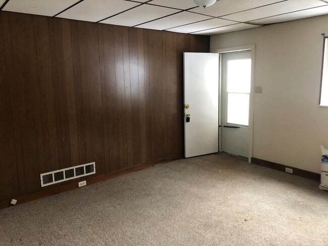 Building Photo - Charming Single-Family Home in Hazelwood –...