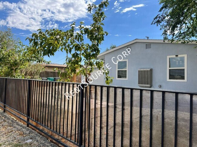 Building Photo - 3 Bedroom 1 Bath Single Story Home for Ren...