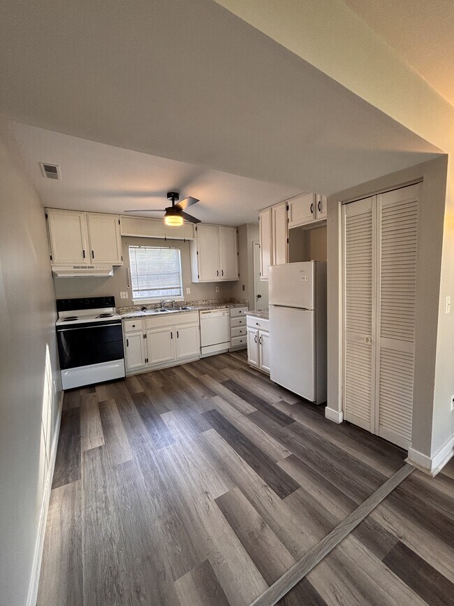 Foto del edificio - 604 English Creek Ct