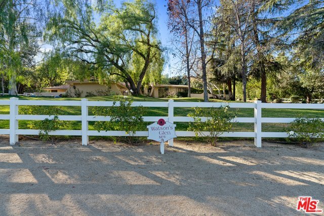 Foto del edificio - 5275 Round Meadow Rd