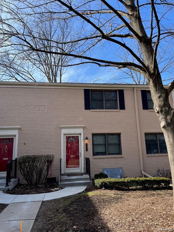 Primary Photo - 721 N Eton St