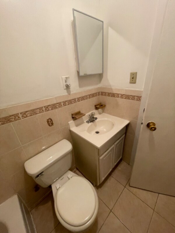 Primary Photo - 216-15-216137 137th Ave