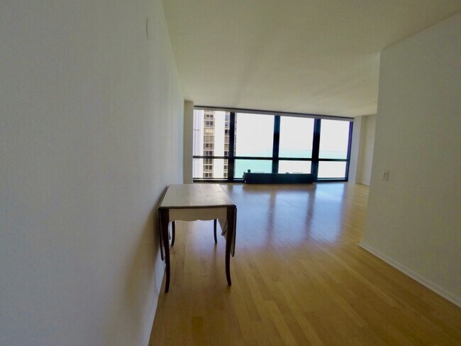 Foto del edificio - 900 N Lake Shore Dr