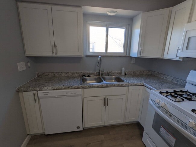 Building Photo - 4131 Oakwood Ave