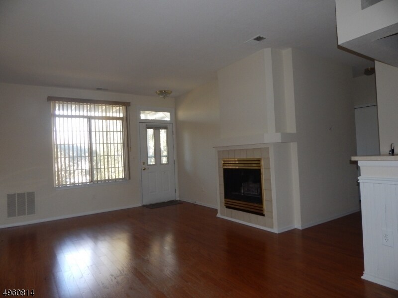 Foto principal - 77 Wescott Rd