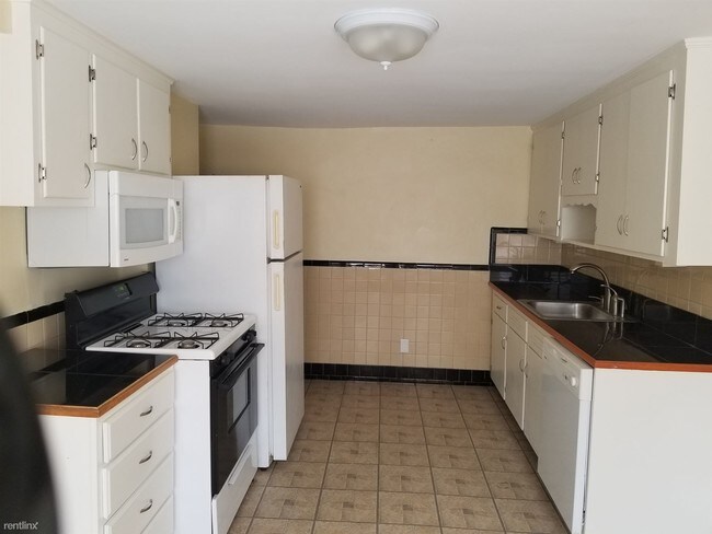Building Photo - 2 br, 1 bath  - 32 Tappan St