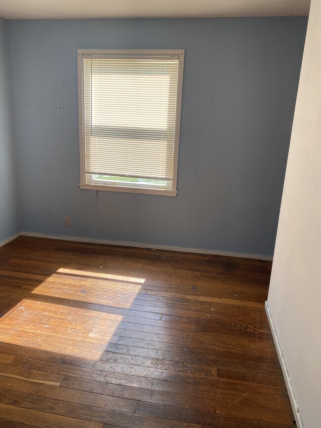 Building Photo - 904 S Central