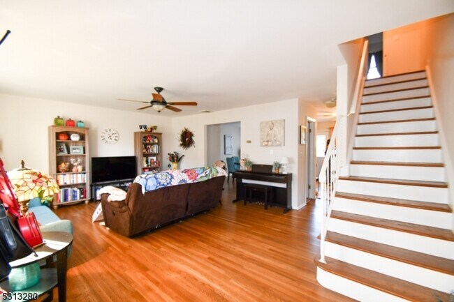 Building Photo - 7 Ashwood Ct