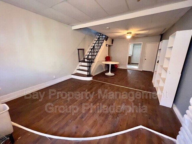 Foto del edificio - 1928 McClellan St