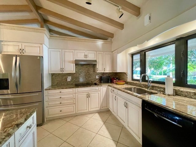 Foto del edificio - 2725 NE 27th Ct