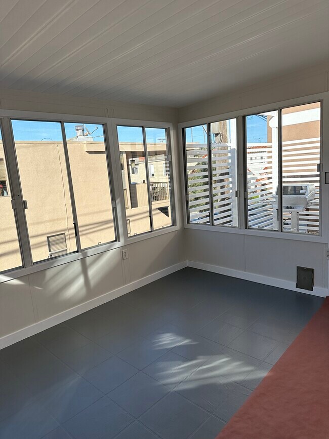 Building Photo - 5267 E Ocean Blvd