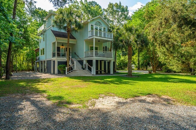 Foto del edificio - Stunning Custom Home in Desirable Darrell ...