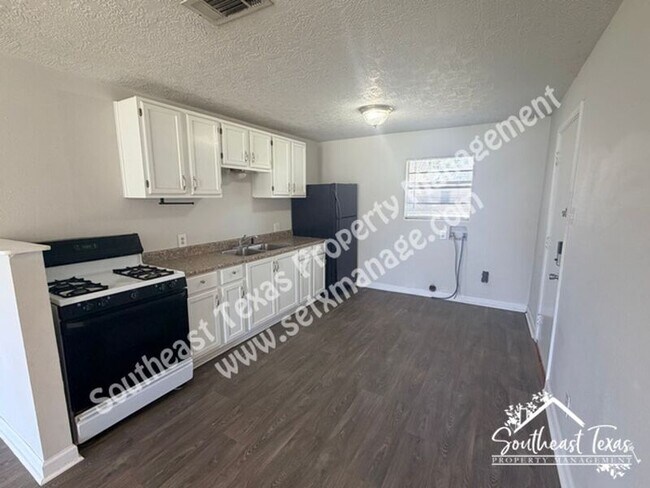 Foto del edificio - 977 Center St