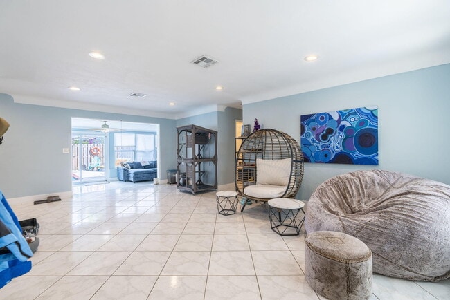 Building Photo - 1820 Hillcrest Ave