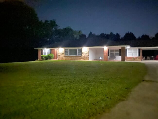 Building Photo - 5786 Landrum Rd