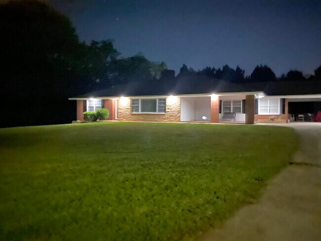 Foto del edificio - 5786 Landrum Rd