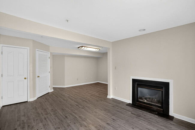 Building Photo - 9880 Moffit Pl