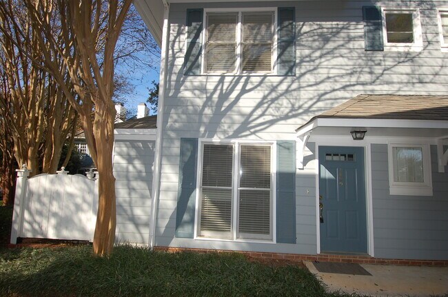 Foto del edificio - 1450 Barton Place Dr