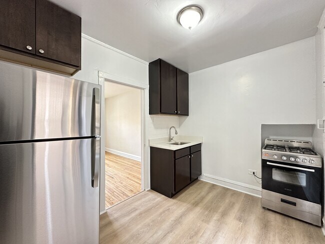 Building Photo - 2700 N Spaulding Ave