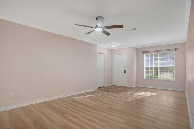 Building Photo - Lovely First Floor Condo at Plantation Point