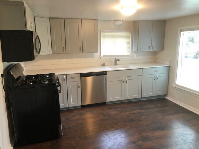 Foto del edificio - 2BR Renovated House