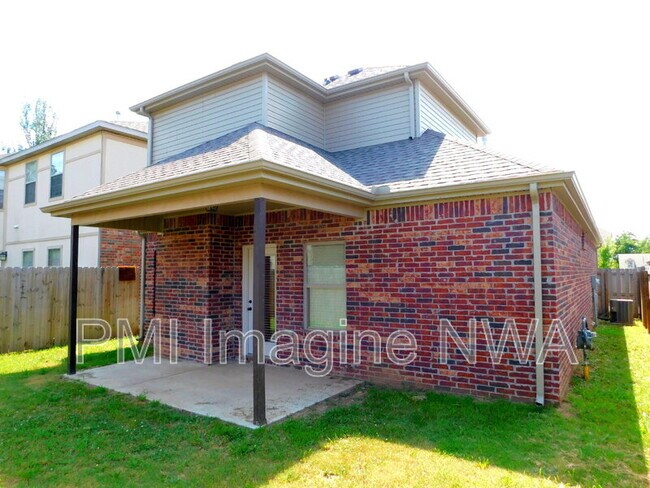 Building Photo - 2632 N Arroyo Ave