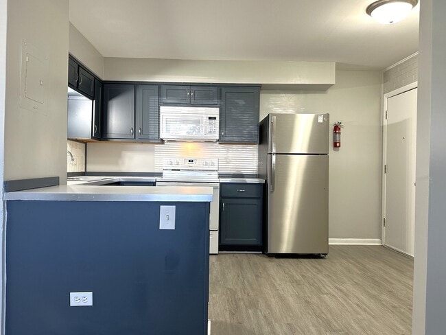 Building Photo - 9709 W Lorraine Dr