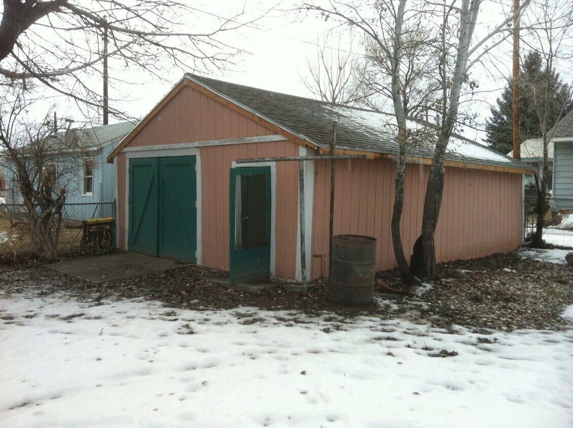 2 Bedroom/1 bath house in Carlin with garage House Rental in Carlin