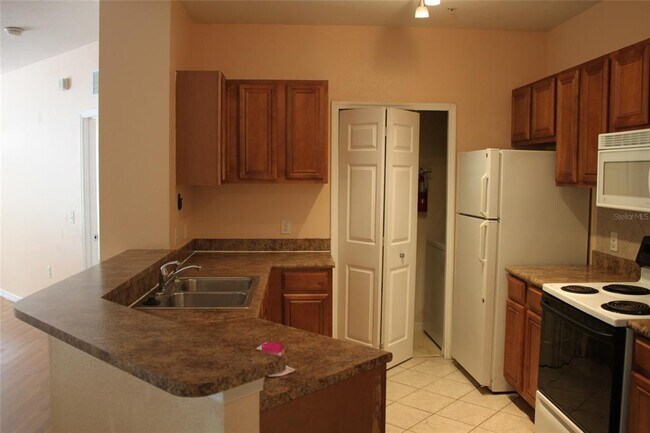 Foto del edificio - 6159 Metrowest Blvd