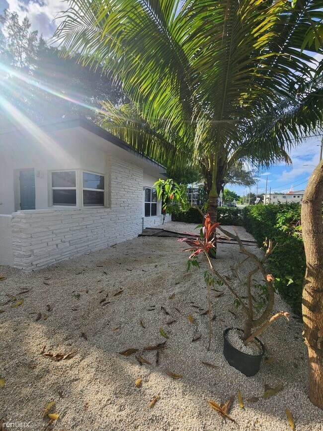 Foto del edificio - 2 br, 1 bath House - 5306 NW 18th Ave