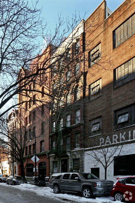 Primary Photo - 129 Perry St