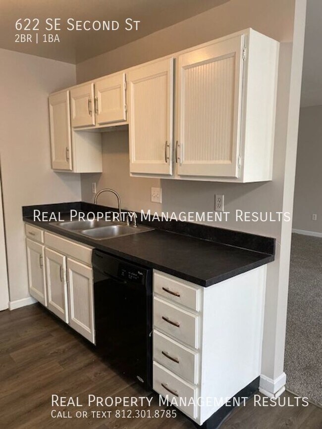 Building Photo - 2 Bedroom, 1 Bath Mulberry Square Apartmen...