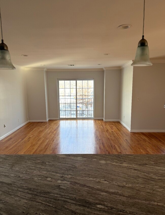 Building Photo - 36 Abbotsford Ave