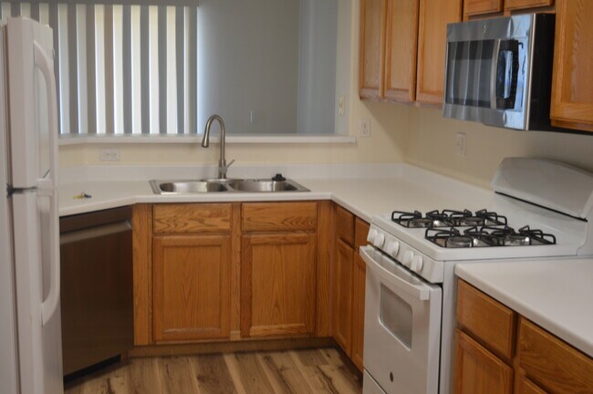 Building Photo - 2152 Turquoise Ridge St