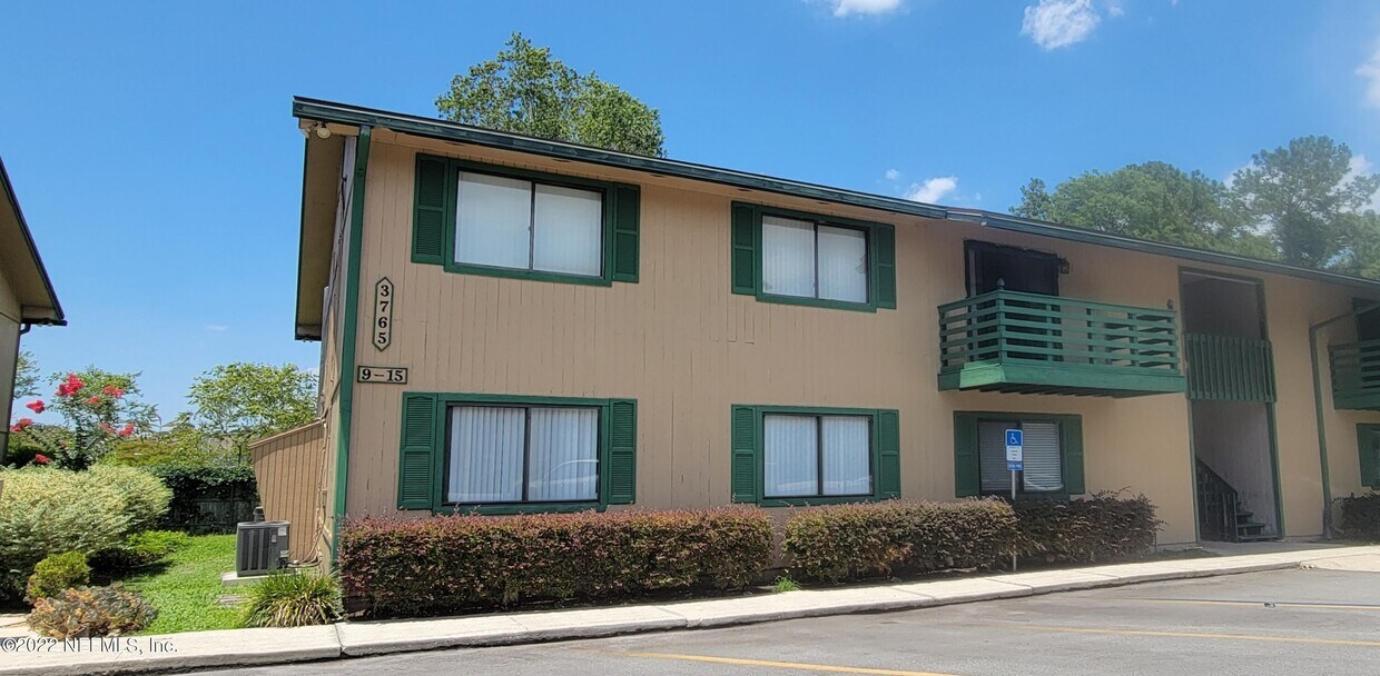 Foto principal - 3765 Crown Point Rd