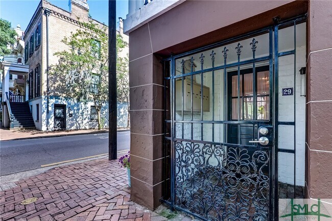 Building Photo - 29 E Jones St