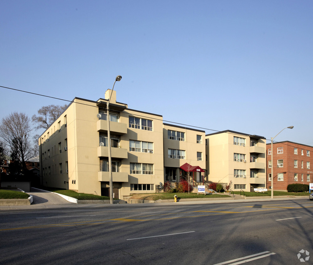 Building Photo - 896 Eglinton Ave E