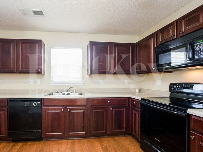 Foto del edificio - 3166 Redwood Run