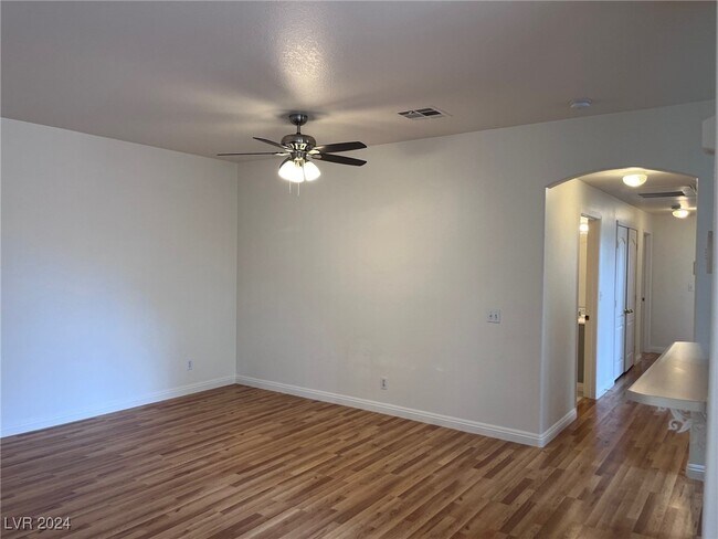 Building Photo - 1900 N Torrey Pines Dr