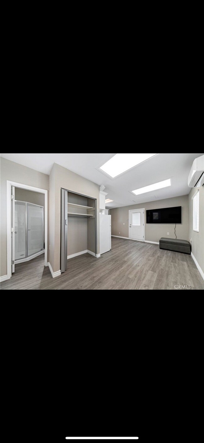 Foto del edificio - 1560 N Helen Ct