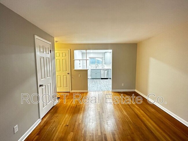 Building Photo - 1545 Garling Ave