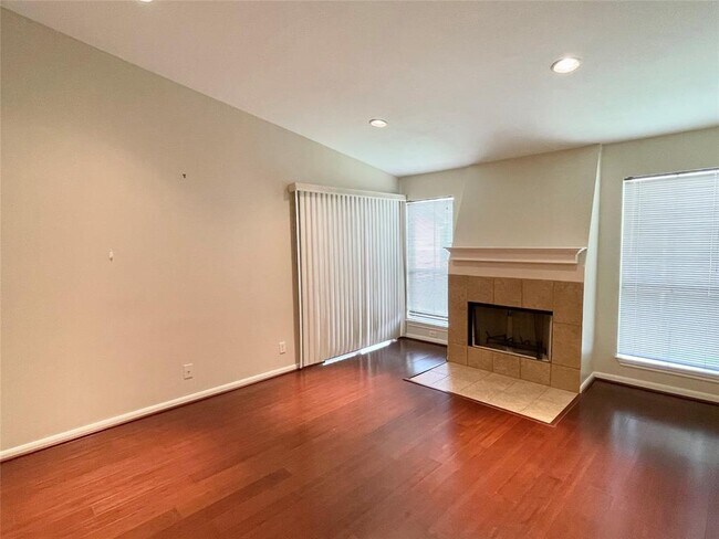 Building Photo - 700 Thicket Ln