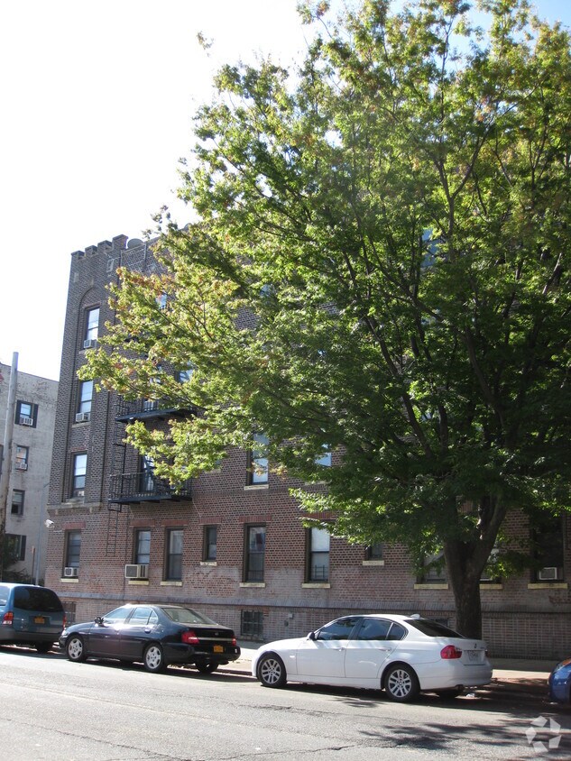 Building Photo - 2106 33rd St