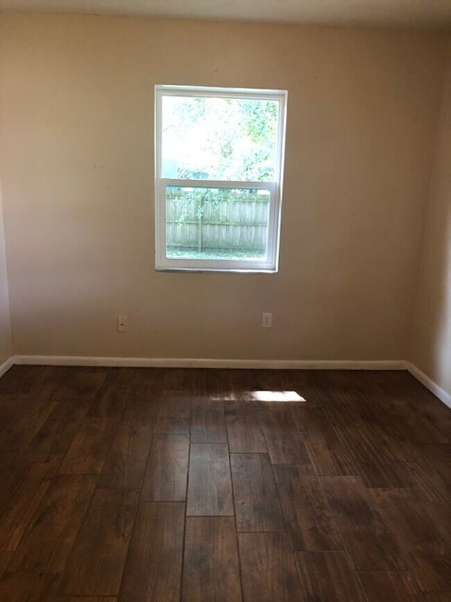 Foto del edificio - MOVE IN SPECIAL 1ST MONTH FREE LIMITED TIM...