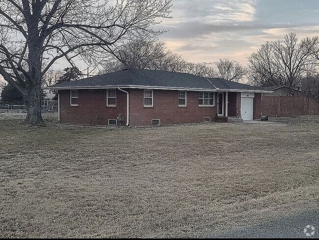 Building Photo - 1803 Wesbrook Dr