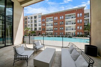 Building Photo - 6363 San Felipe St