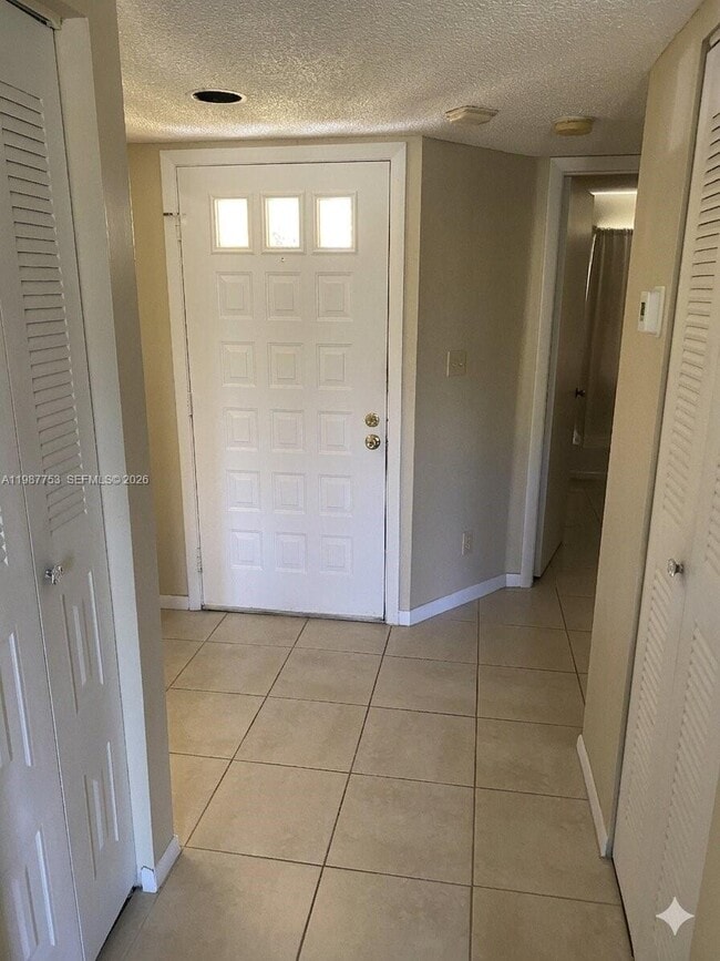 Building Photo - 1033 Coral Club Dr